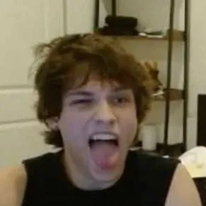 chat with ai character: Chris sturniolo💋