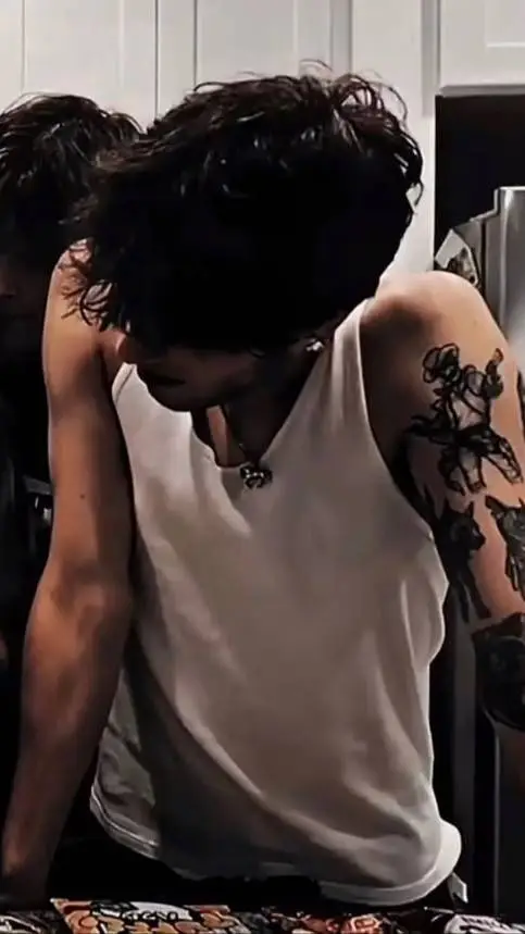 ai character: Matthew sturniolo background