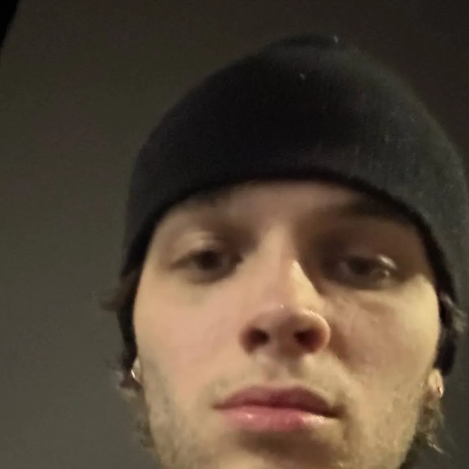 chat with ai character: Matt sturniolo 💋💋💋