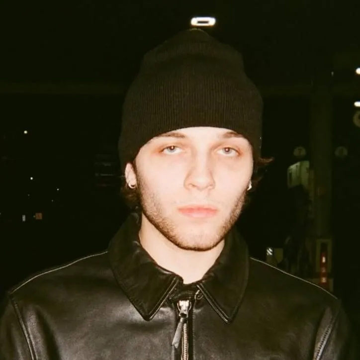 chat with ai character: Matt sturniolo 💋