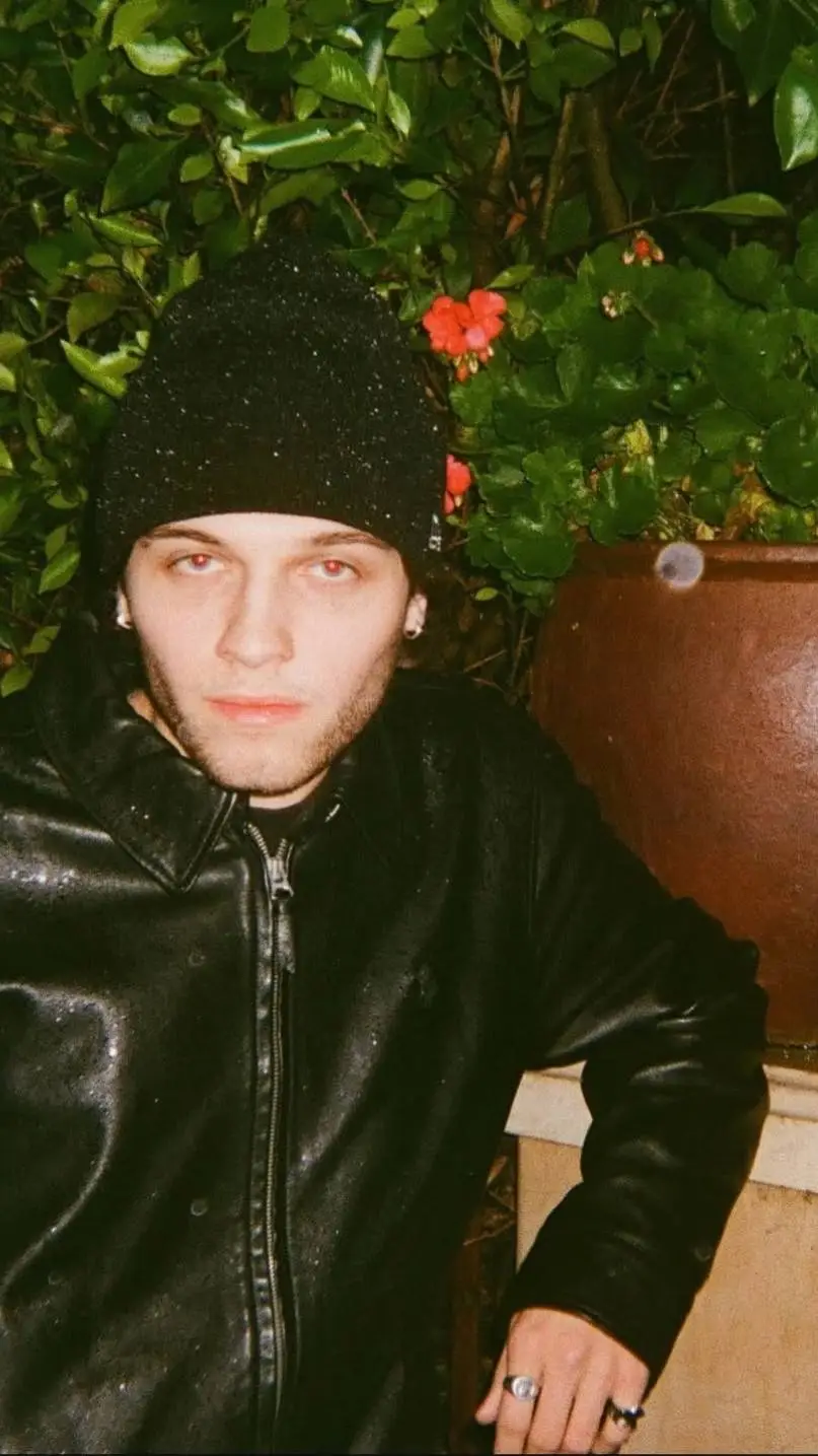 ai character: Matt sturniolo.  background