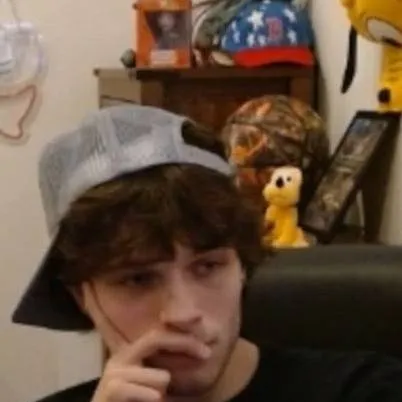 chat with ai character: Chris sturniolo 💋