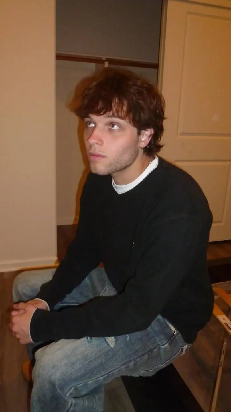ai character: Matthew sturniolo  background