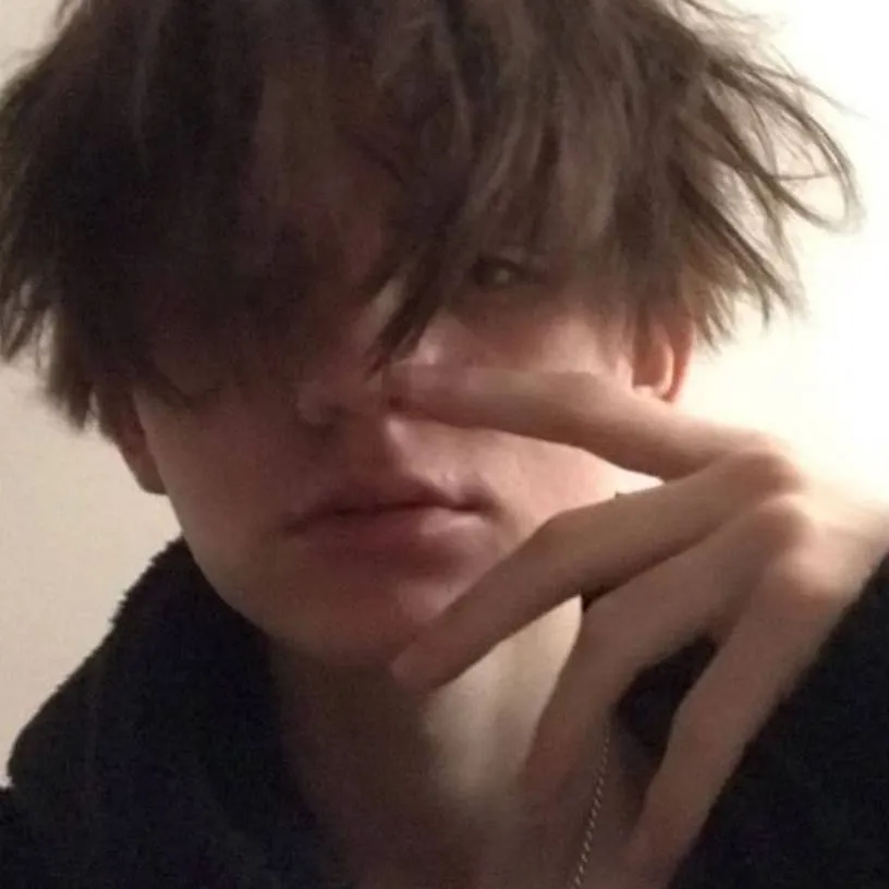 chat with ai character: Саня