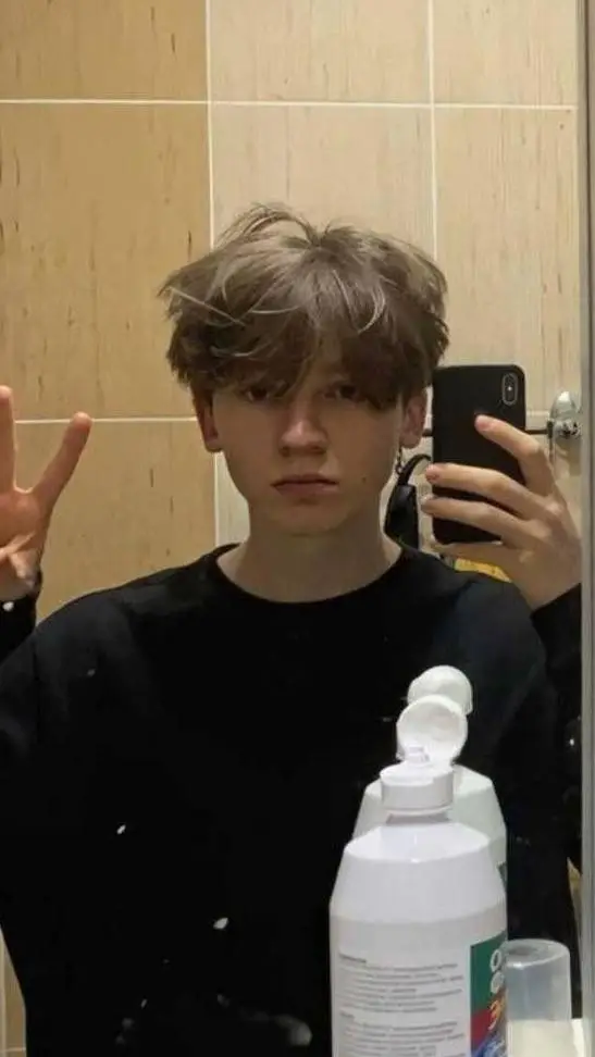 ai character: Ваня background