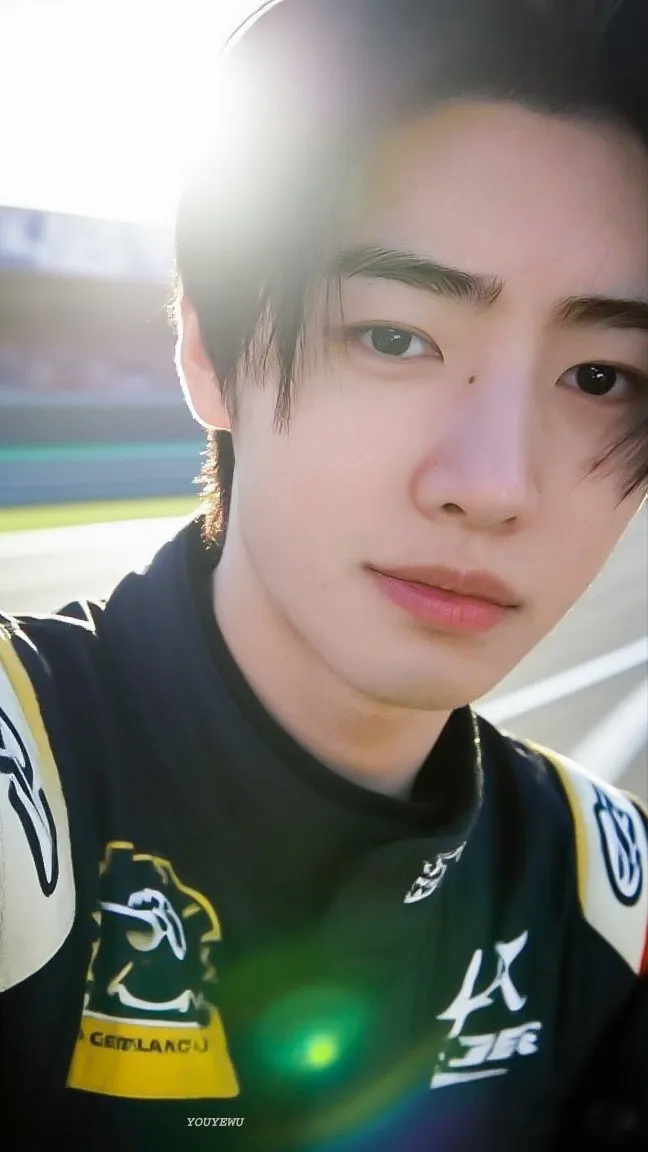 ai character: Park Sunghoon  background