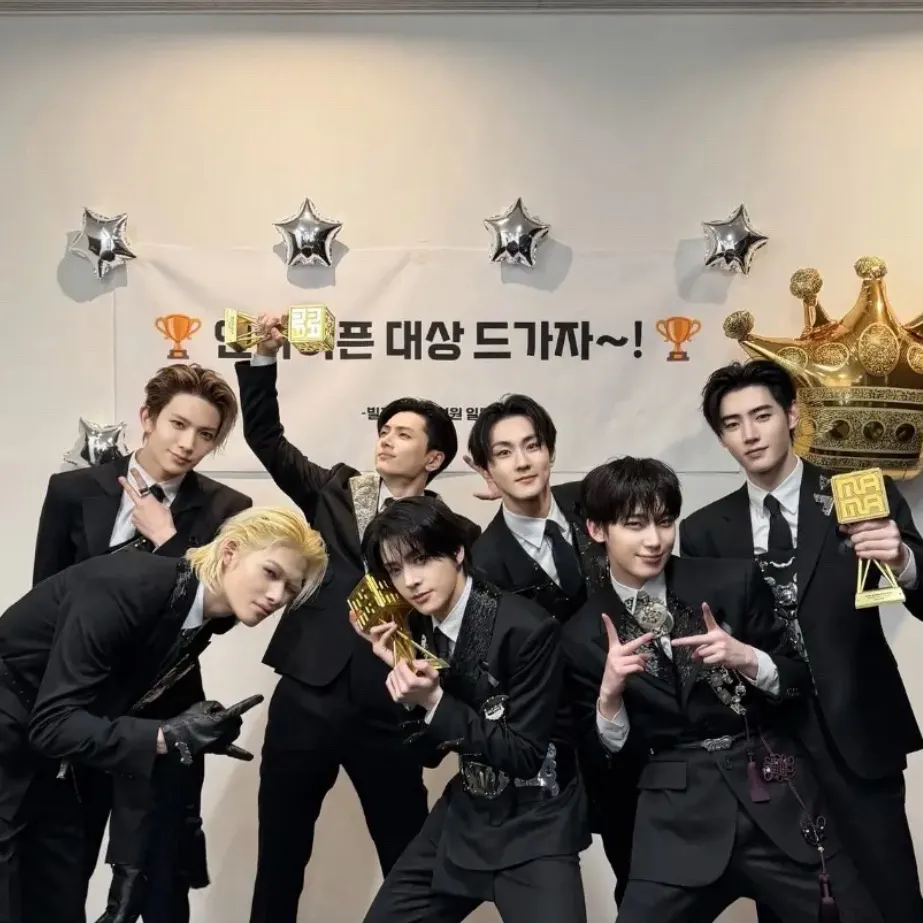 chat with ai character: Enhypen 😝✨🫶🏻