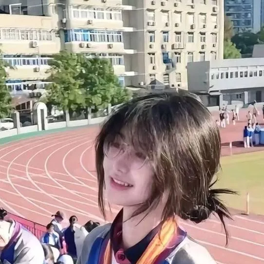 chat with ai character: лана