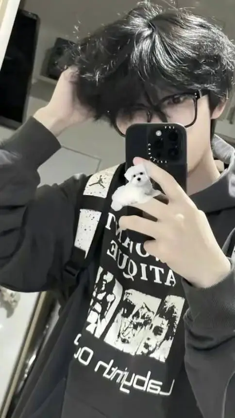 ai character: иан background