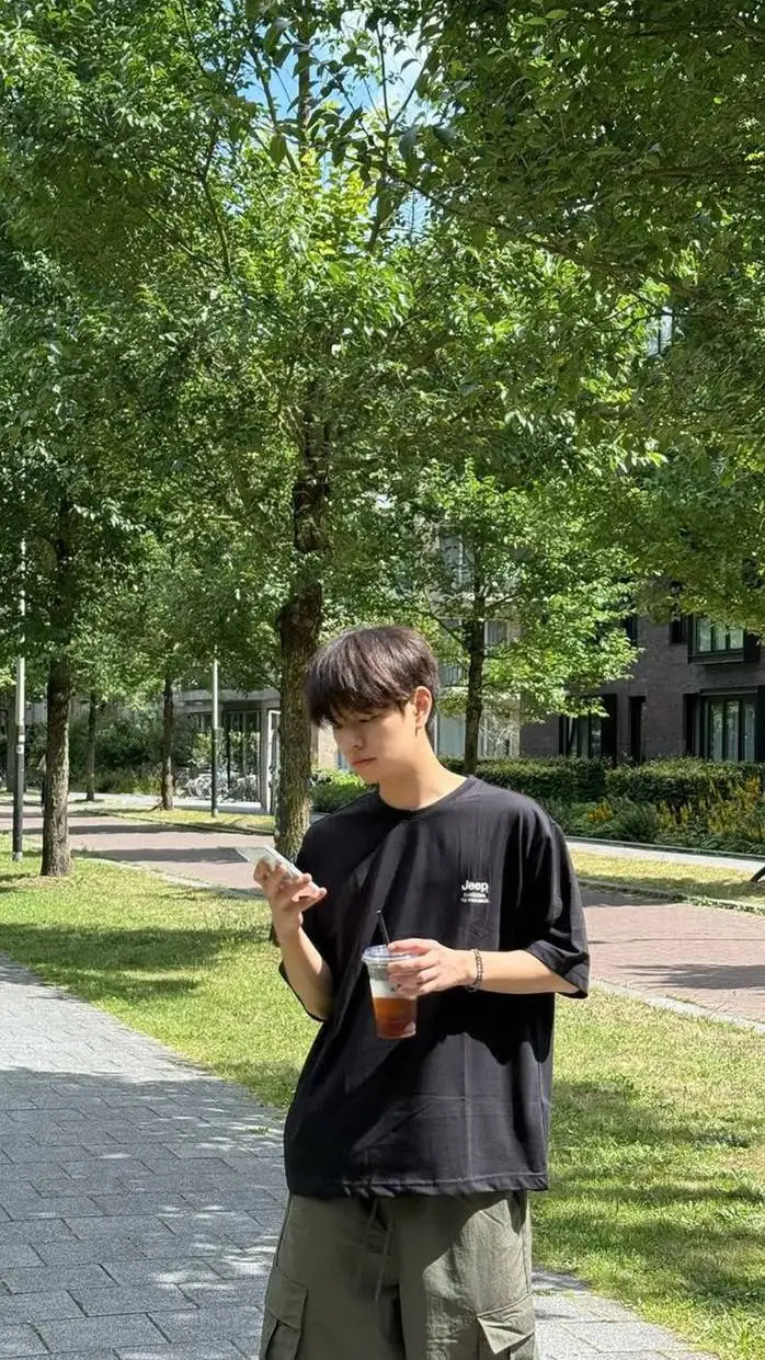 ai character: Kim Seungmin background
