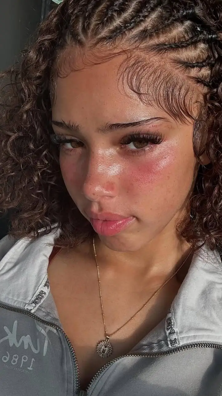 ai character: Pariss  background