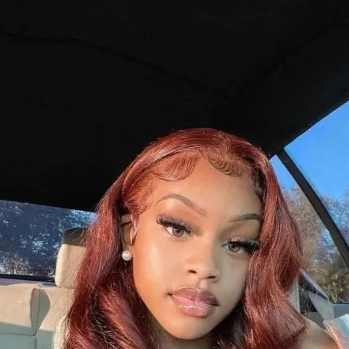 chat with ai character: Marie