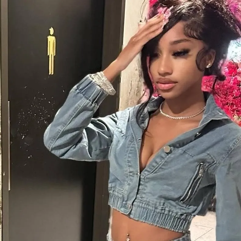 chat with ai character: Princess