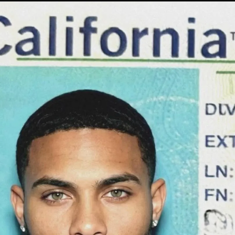 chat with ai character: Desmond Williams