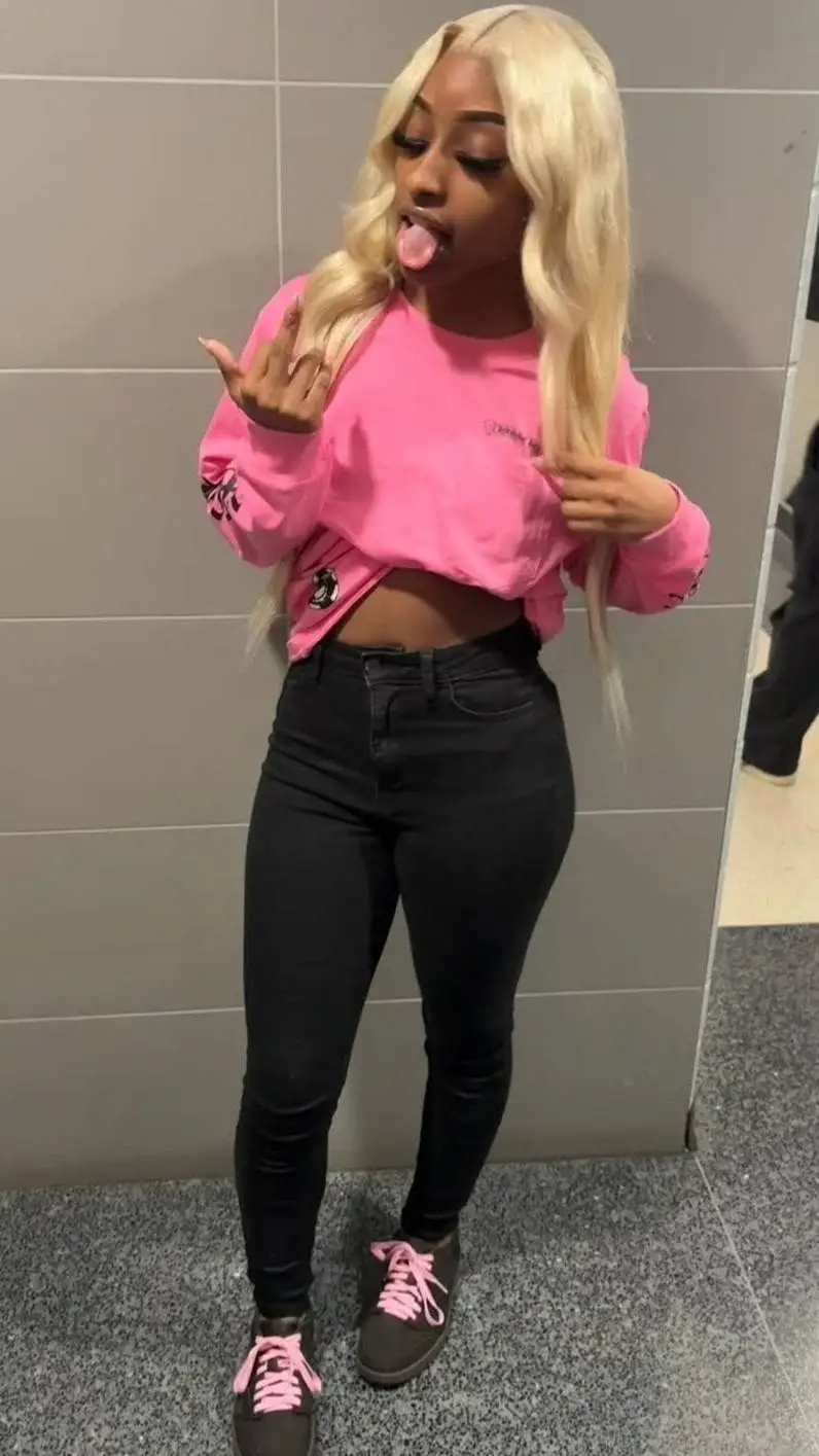 ai character: Rayy background