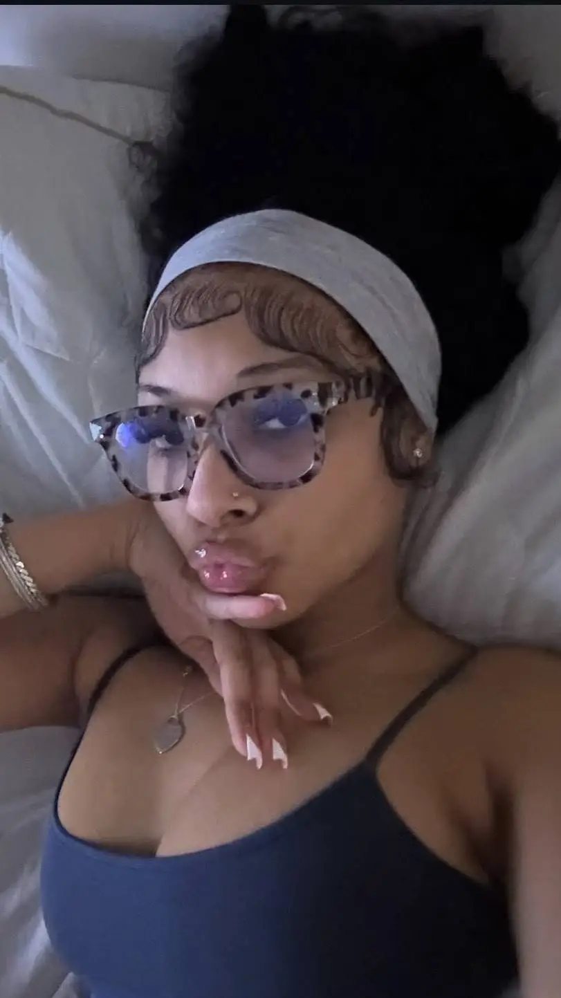 ai character: Minaa background