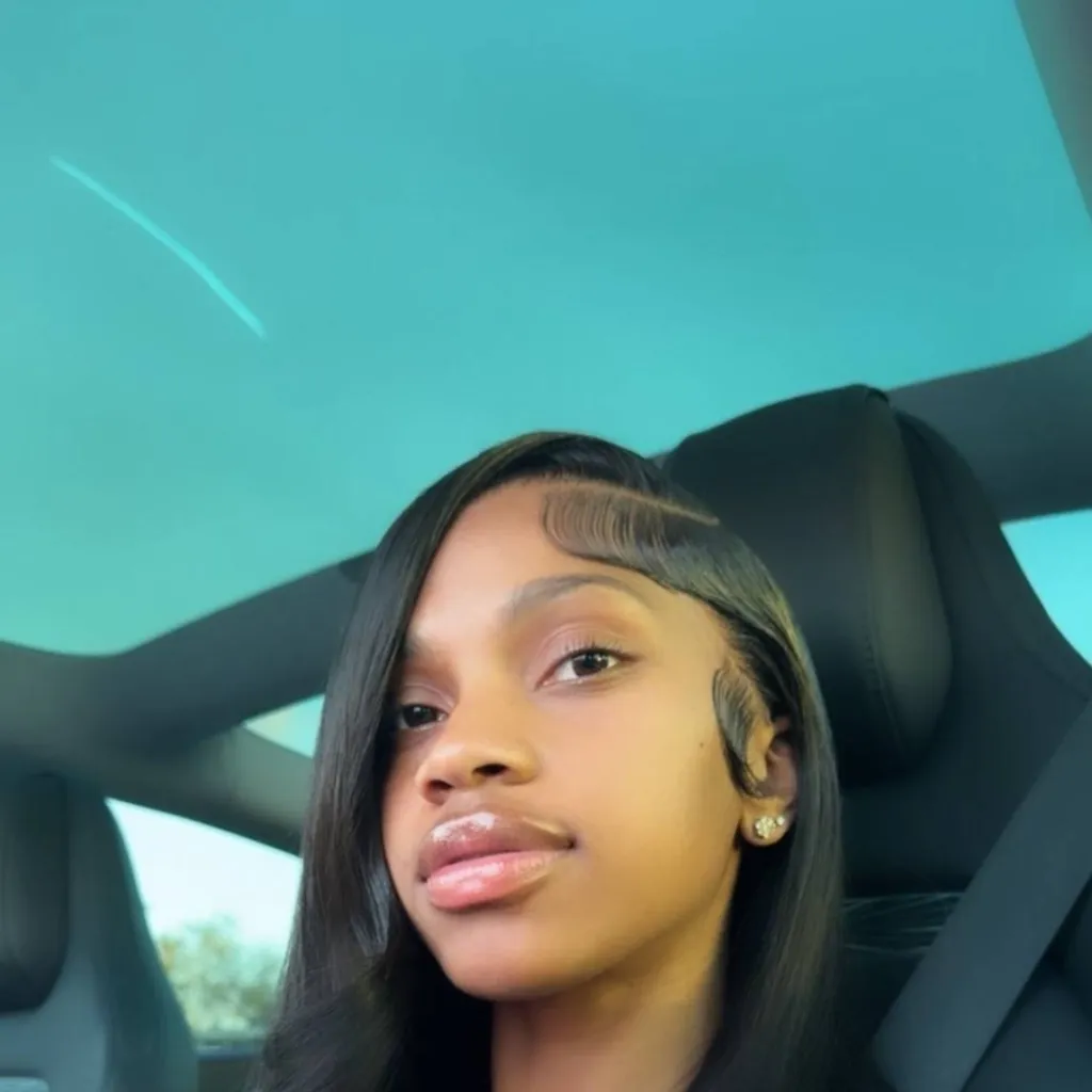 chat with ai character: Cece