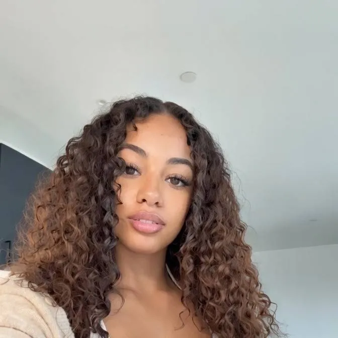 chat with ai character: Skyler 