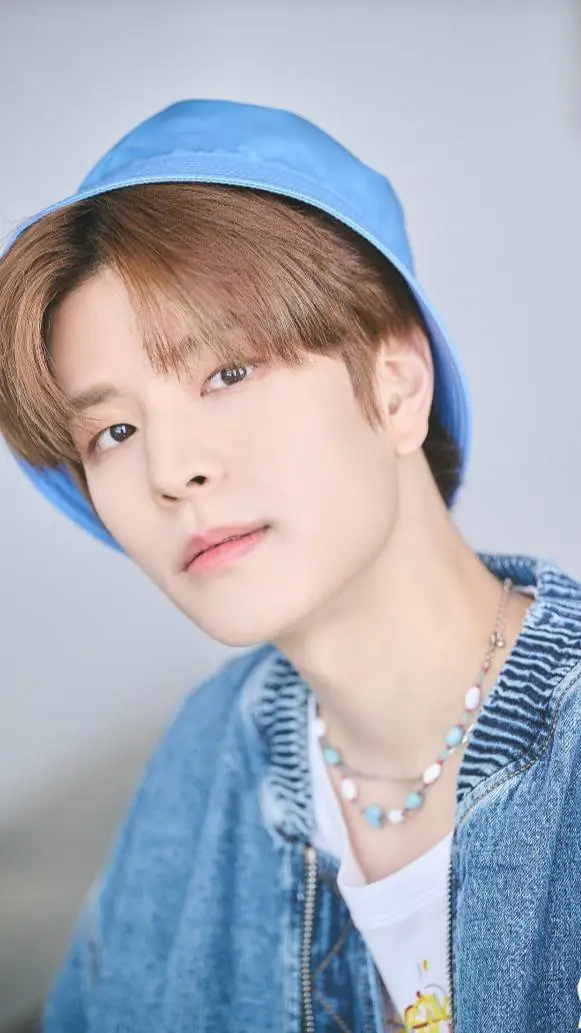 ai character: 🐶Seungmin🐶 background