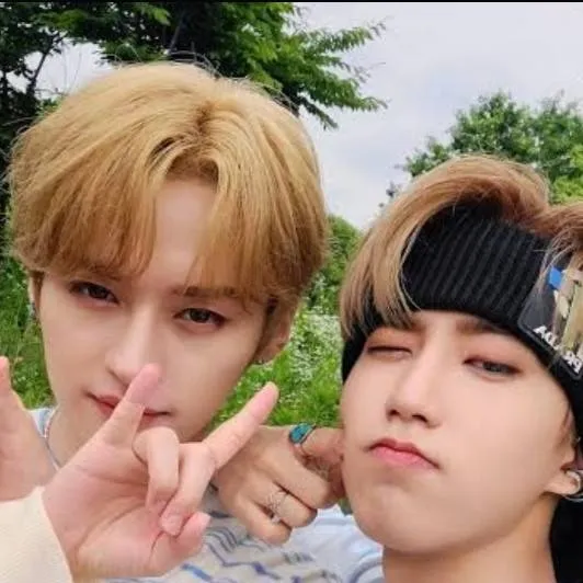 chat with ai character: 🐰Minsung parents🐿️