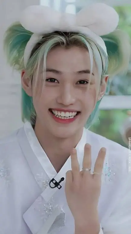 ai character: Lee Felix  background