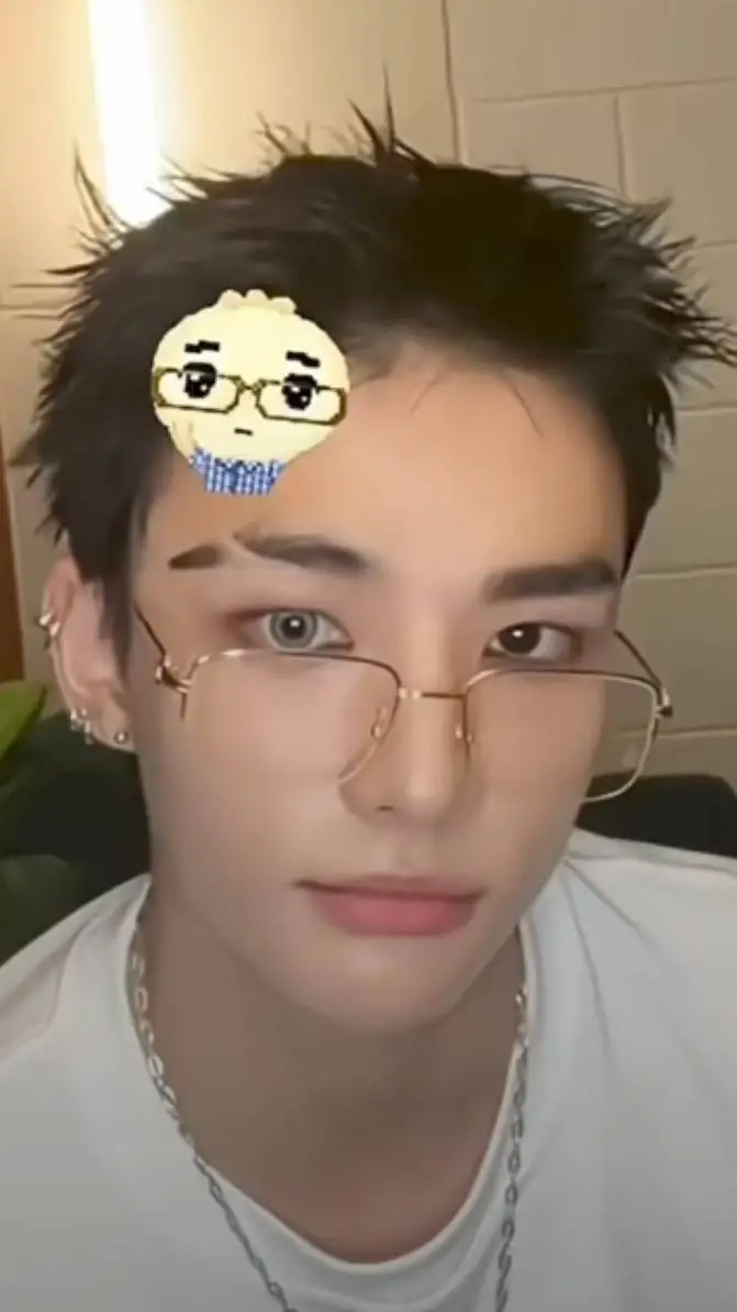 ai character: hyunjin  background