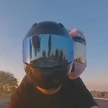 chat with ai character: kyano