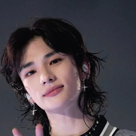 chat with ai character: Hyunjin♡