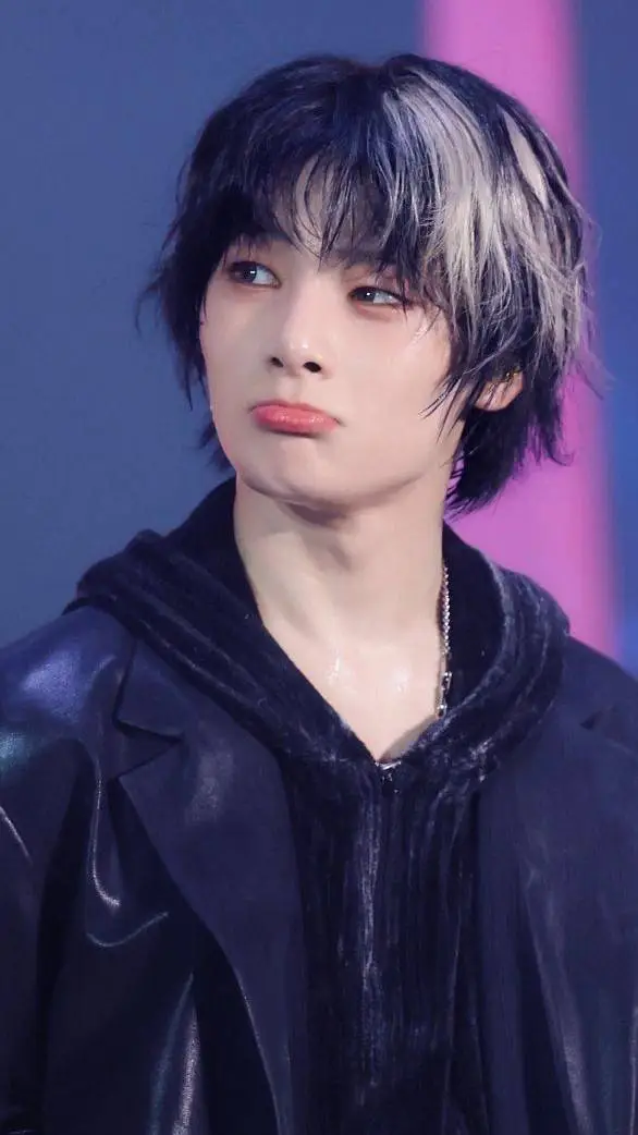 ai character: ☆Jeongin☆ background