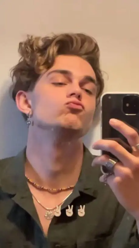 ai character: Nils Kuesel  background