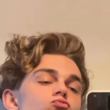 chat with ai character: Nils Kuesel 