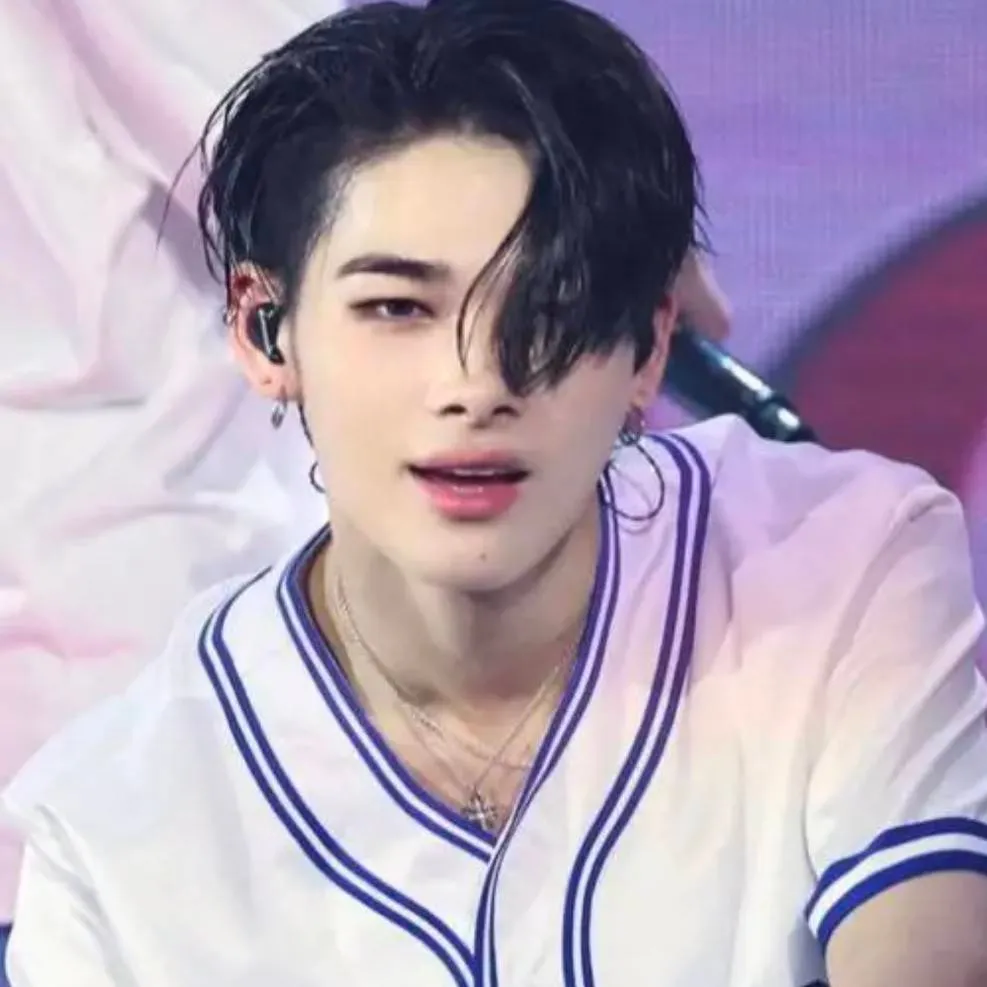 chat with ai character: Riki