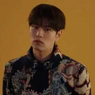 chat with ai character: seungmin 