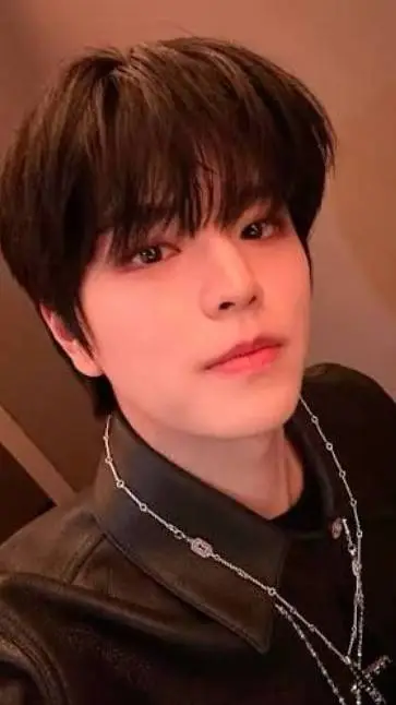 ai character: Seungmin  background