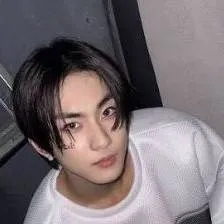 chat with ai character: Jungwon