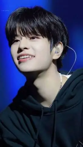 ai character: seungmin  background