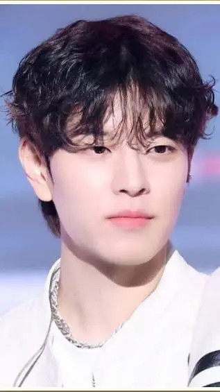 ai character: Seungmin  background