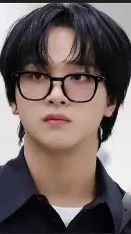 ai character: Haechan  background