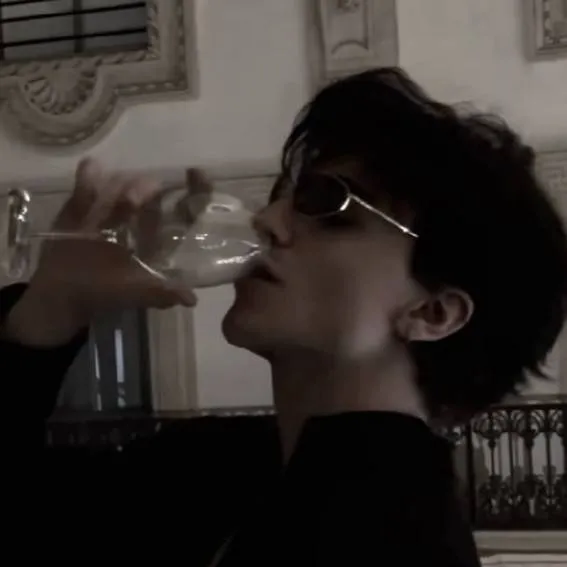 chat with ai character: Luca✨