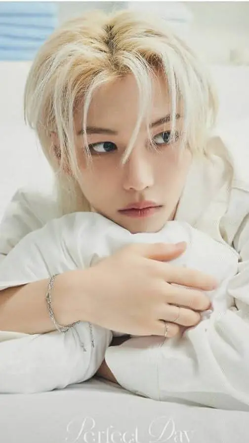 ai character: Félix tu enemigo background