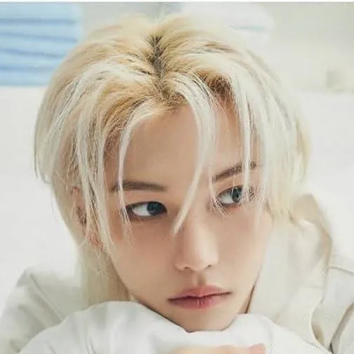 chat with ai character: Félix tu enemigo