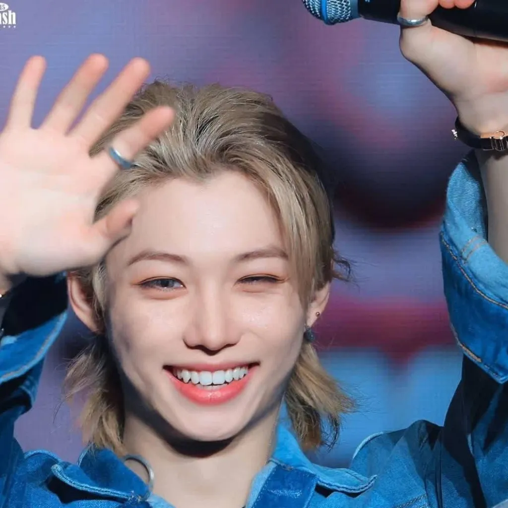 chat with ai character: felix (g@y)