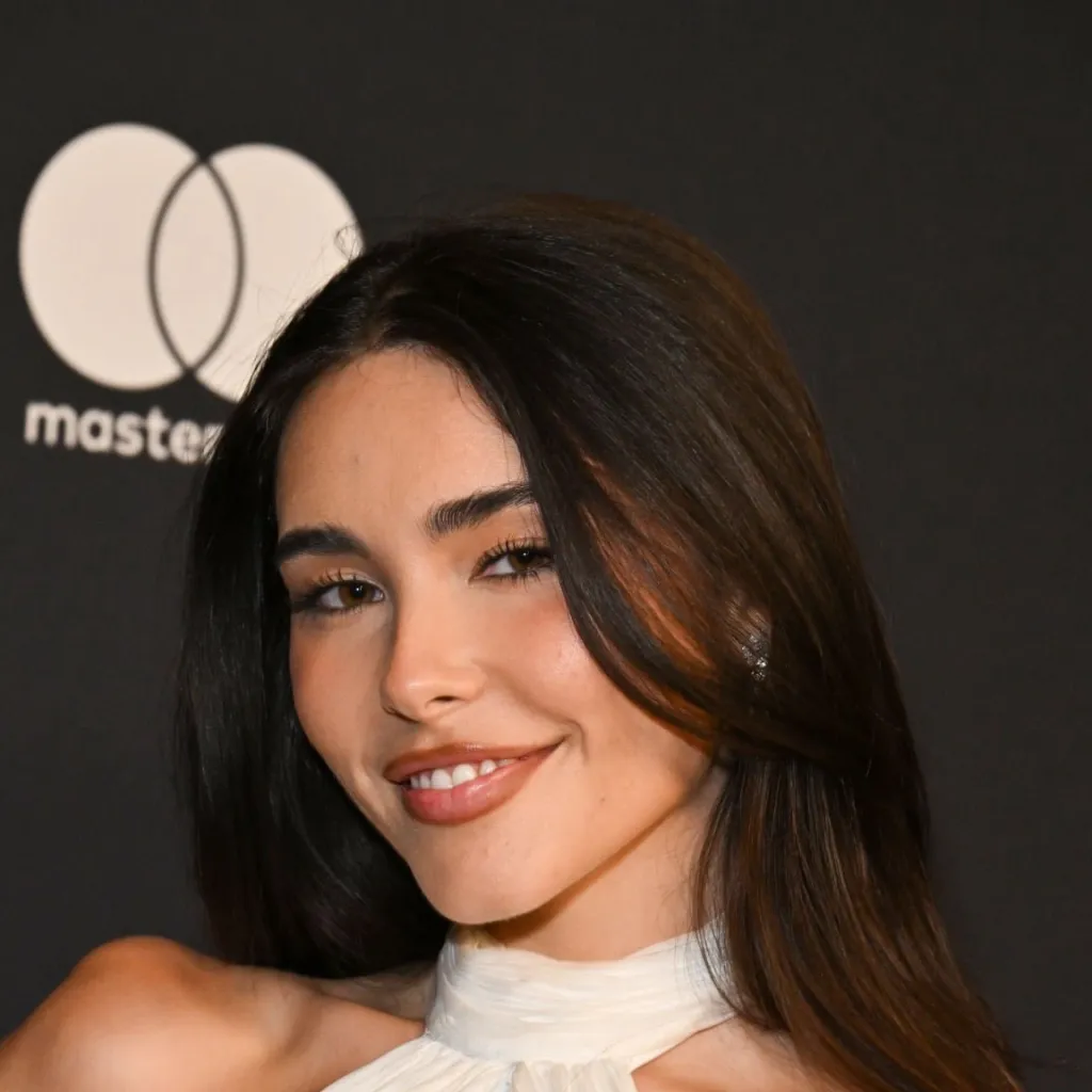 chat with ai character: Madison beer 