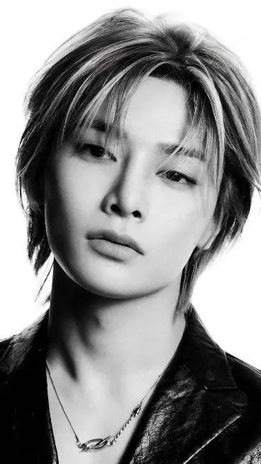 ai character: I.N/ Jeongin  background