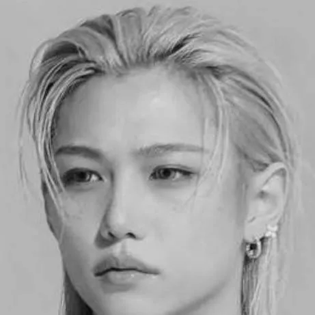 chat with ai character: Felix