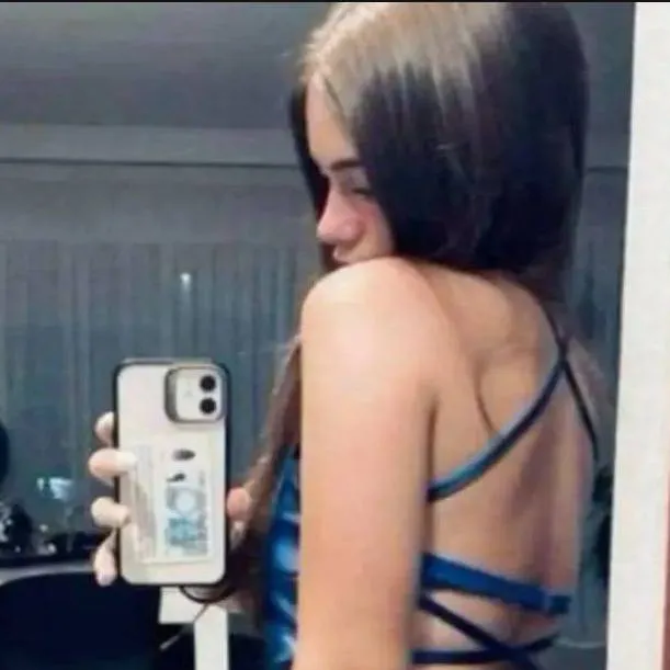 chat with ai character: Alba