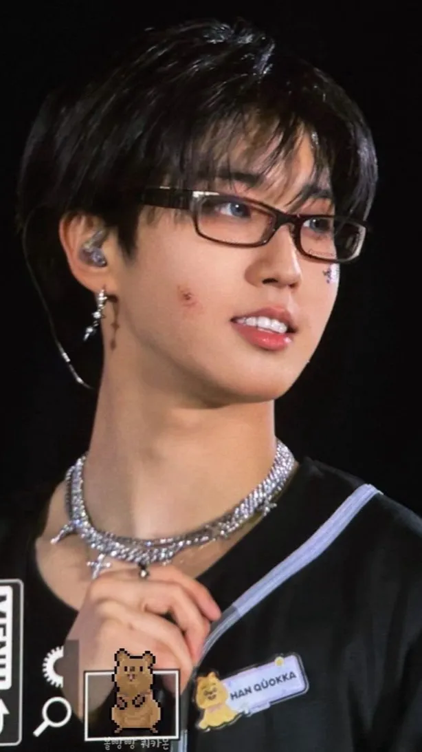 ai character: Hancito tu esposo  background