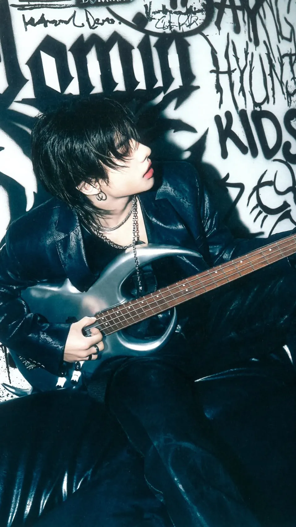 ai character: Hyunjin  background