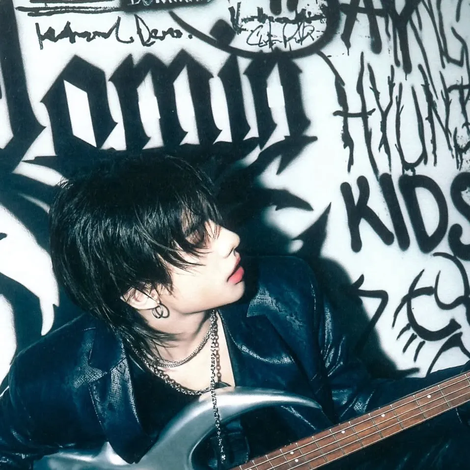 chat with ai character: Hyunjin 