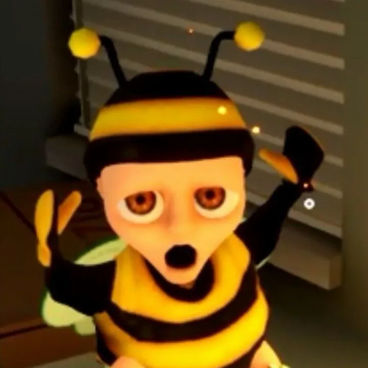 chat with ai character: El bebé amarillo